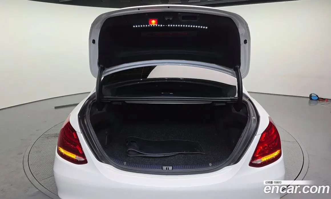 Mercedes-Benz C-Class 2018 2.1 гидро, фото 26 Mercedes-Benz C-Class 2018 2.1 гидро, фото 26
