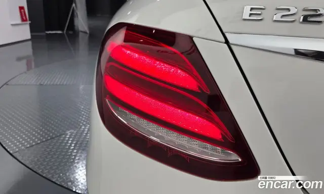 Mercedes-Benz E-Class 2016 1.9 автомат (гидро), миниатюра 8
