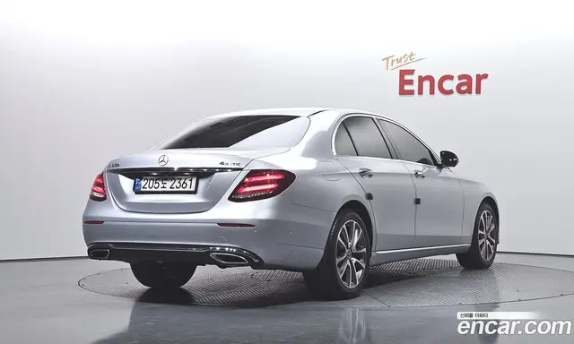 Mercedes-Benz E-Class 2018 2.0 автомат (гидро), миниатюра 2