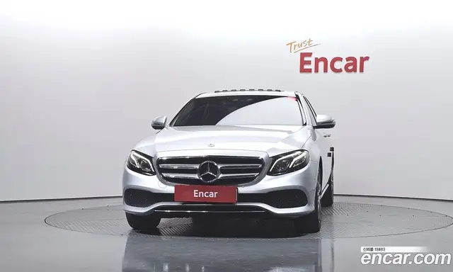 Mercedes-Benz E-Class 2018 2.0 автомат (гидро), миниатюра 3
