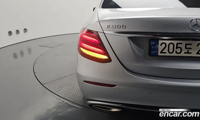 Mercedes-Benz E-Class 2018 2.0 автомат (гидро), миниатюра 9