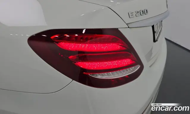 Mercedes-Benz E-Class 2018 2.0 автомат (гидро), миниатюра 9