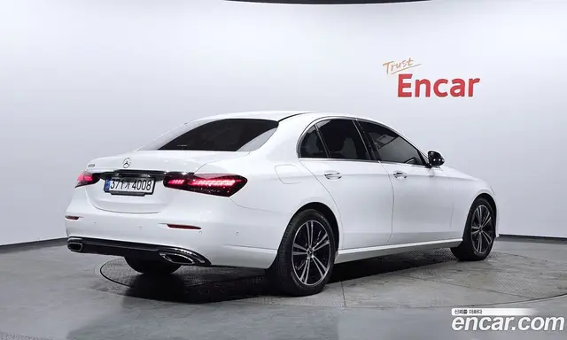 Mercedes-Benz E-Class 2021 2.0 автомат (гидро), миниатюра 2