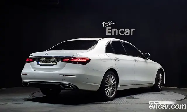Mercedes-Benz E-Class 2022 2.0 гидро, миниатюра 2