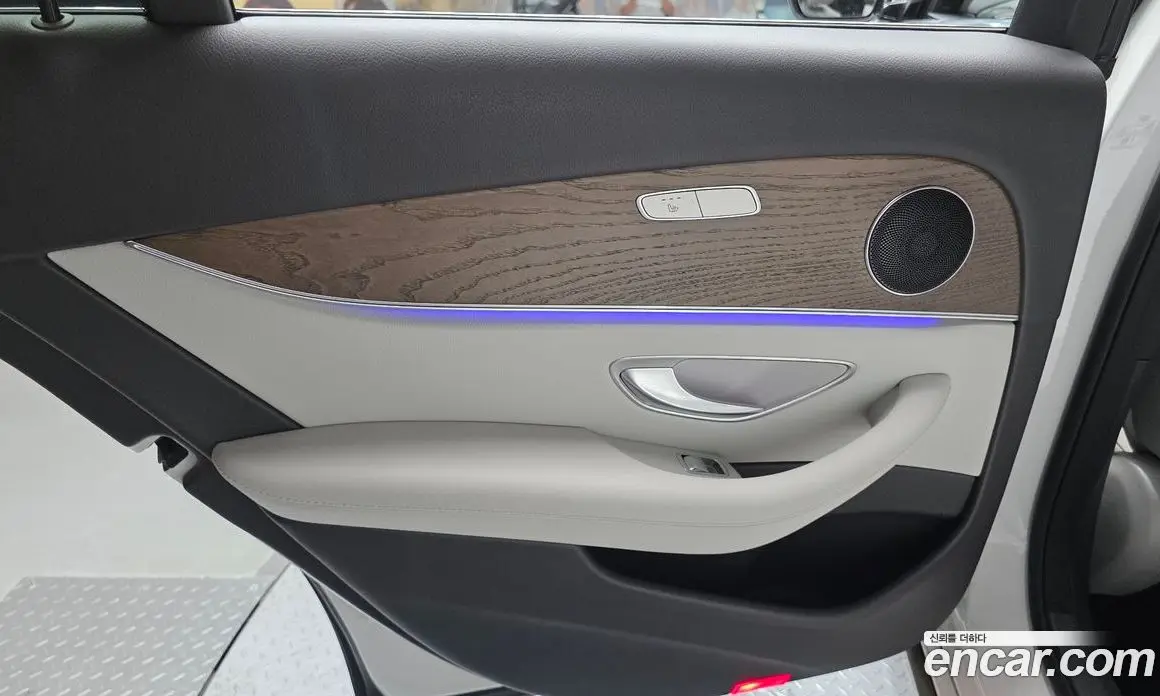 Mercedes-Benz E-Class 2022 2.0 гидро, фото 15