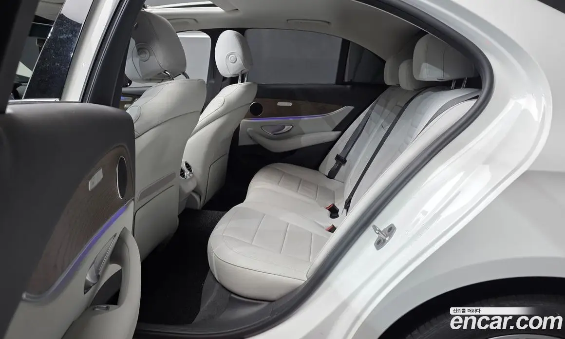 Mercedes-Benz E-Class 2022 2.0 гидро, фото 18
