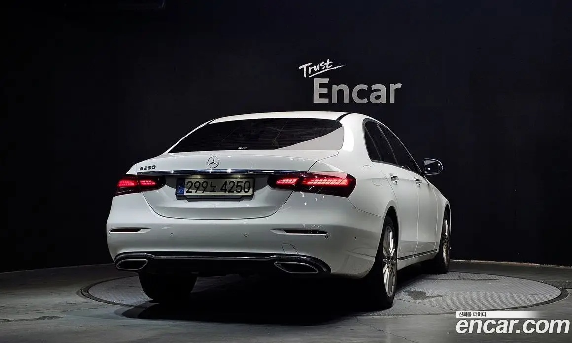 Mercedes-Benz E-Class 2022 2.0 гидро, фото 4