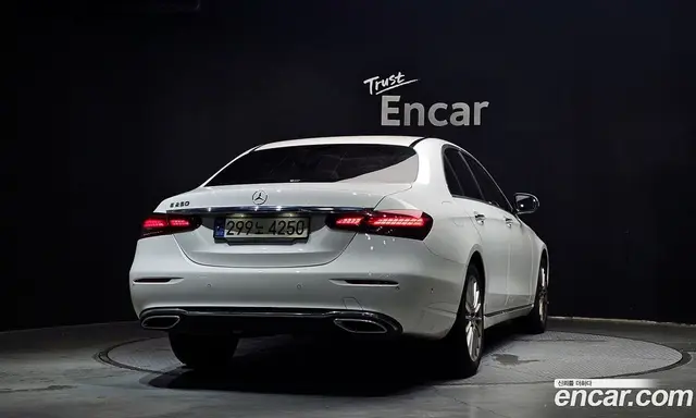 Mercedes-Benz E-Class 2022 2.0 гидро, миниатюра 4