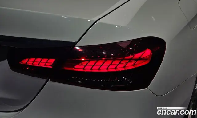 Mercedes-Benz E-Class 2022 2.0 гидро, миниатюра 9
