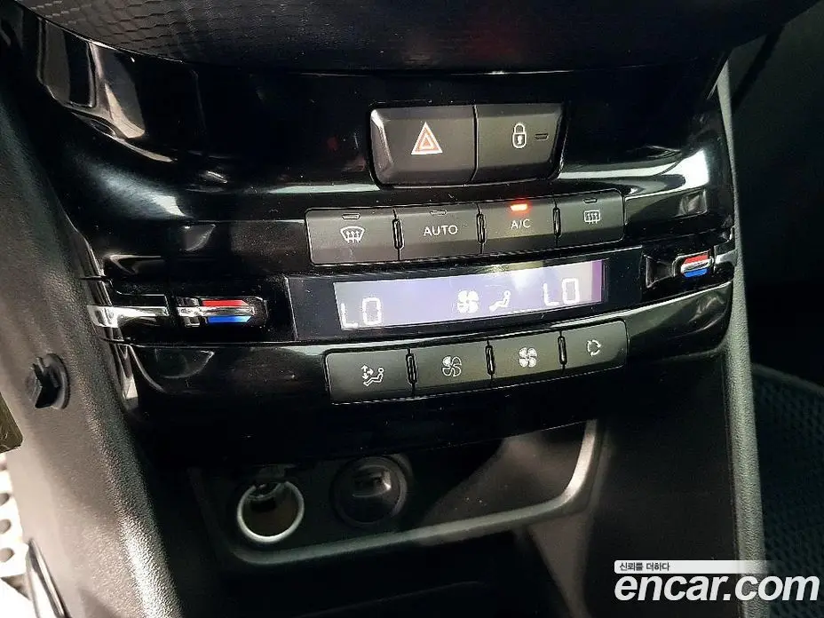 Peugeot 2008 2015 1.6 автомат (гидро), фото 13