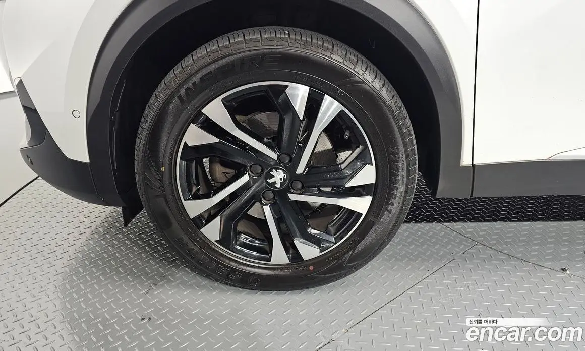 Peugeot 2008 2021 1.5 автомат (гидро), фото 5