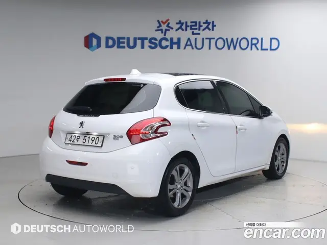 Peugeot 208 2014 1.6 автомат (гидро), миниатюра 2
