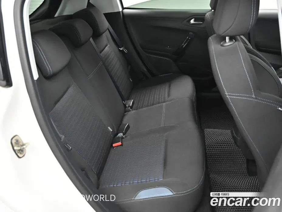 Peugeot 208 2014 1.6 автомат (гидро), фото 12