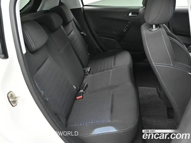 Peugeot 208 2014 1.6 автомат (гидро), миниатюра 12