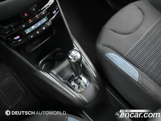 Peugeot 208 2014 1.6 автомат (гидро), миниатюра 9