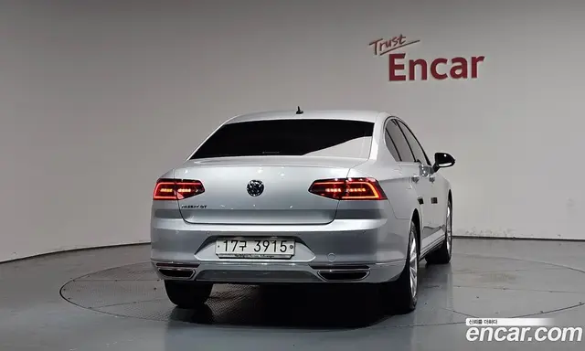 Volkswagen Passat 2018 2.0 автомат (гидро), миниатюра 3