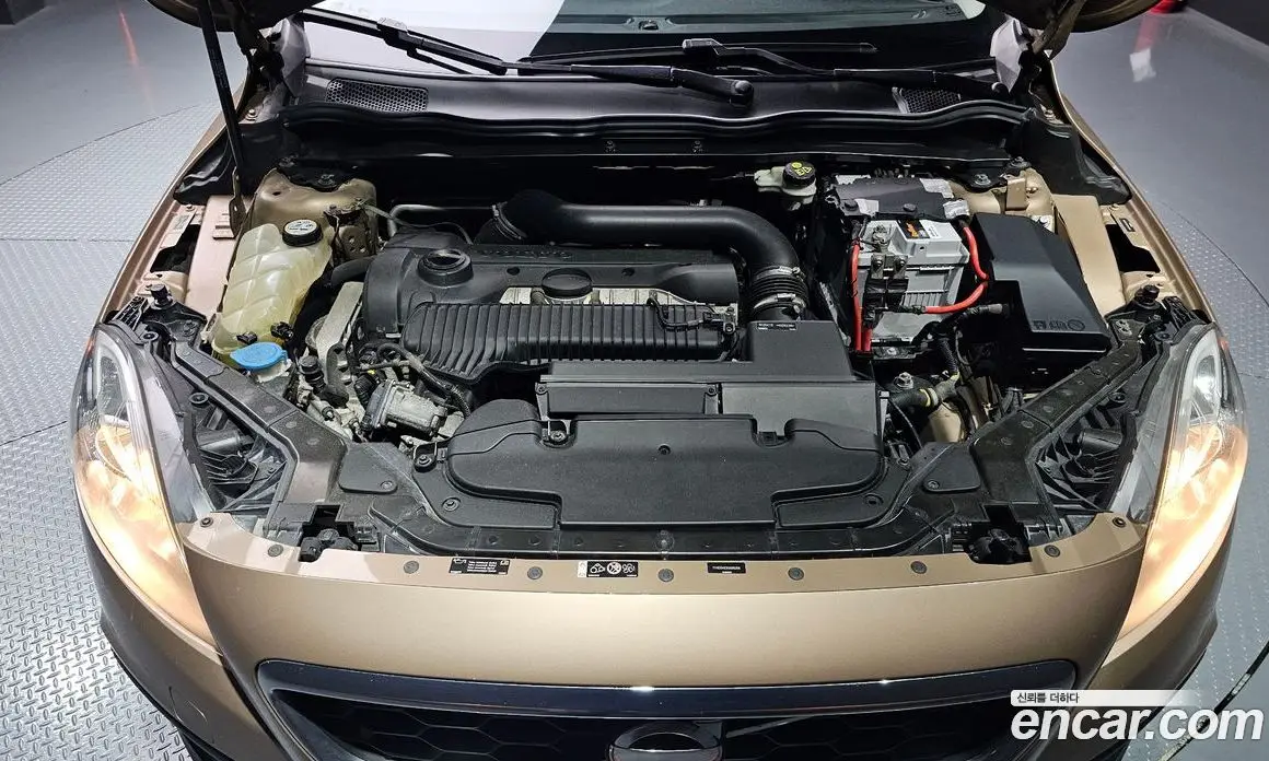 Volvo V40 2013 2.0 автомат (гидро), фото 6