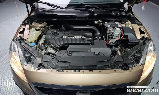 Volvo V40 2013 2.0 автомат (гидро), миниатюра 6