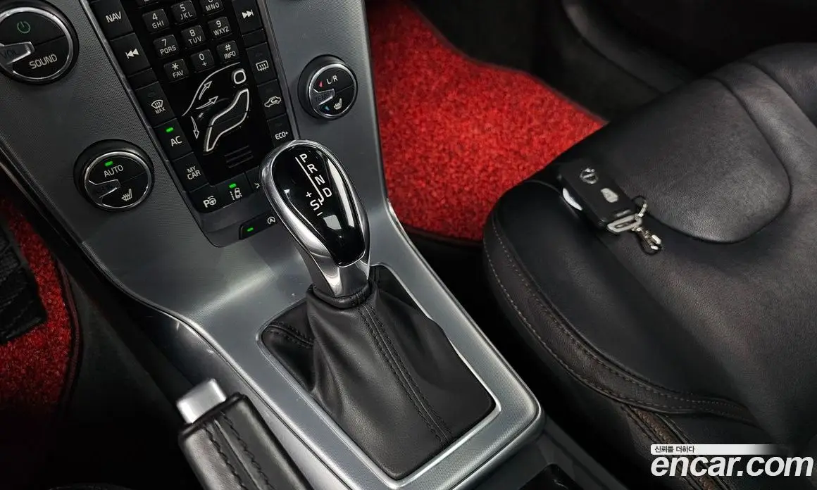 Volvo V40 2019 2.0 автомат (гидро), фото 11