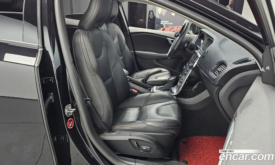 Volvo V40 2019 2.0 автомат (гидро), фото 15