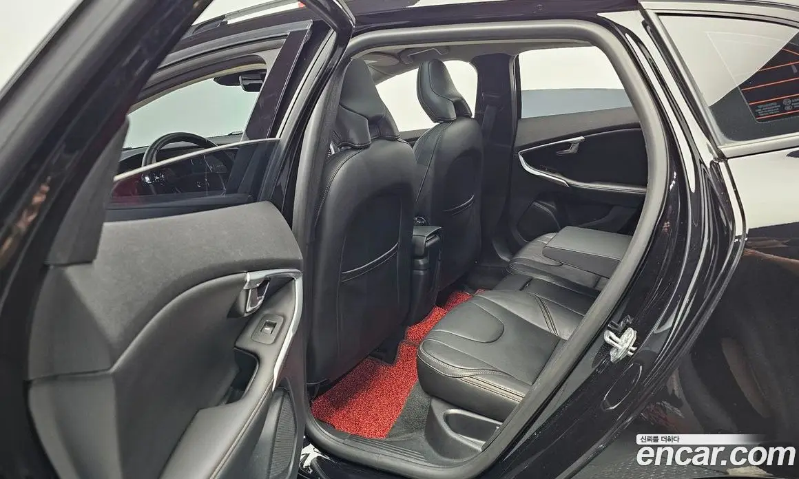 Volvo V40 2019 2.0 автомат (гидро), фото 16
