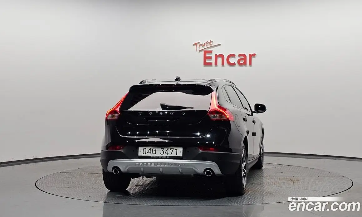 Volvo V40 2019 2.0 автомат (гидро), фото 3