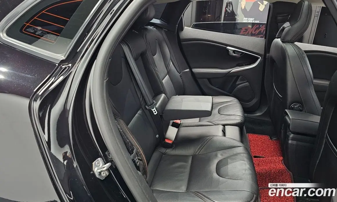 Volvo V40 2019 2.0 автомат (гидро), фото 22
