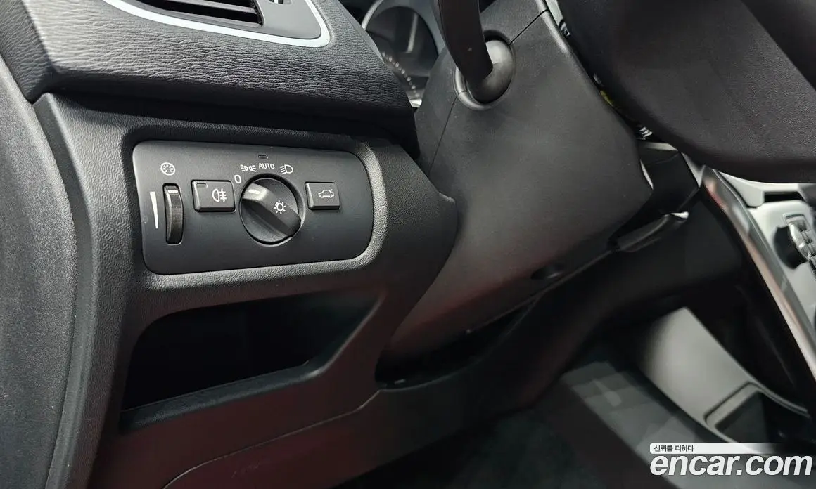 Volvo V40 2019 2.0 автомат (гидро), фото 25