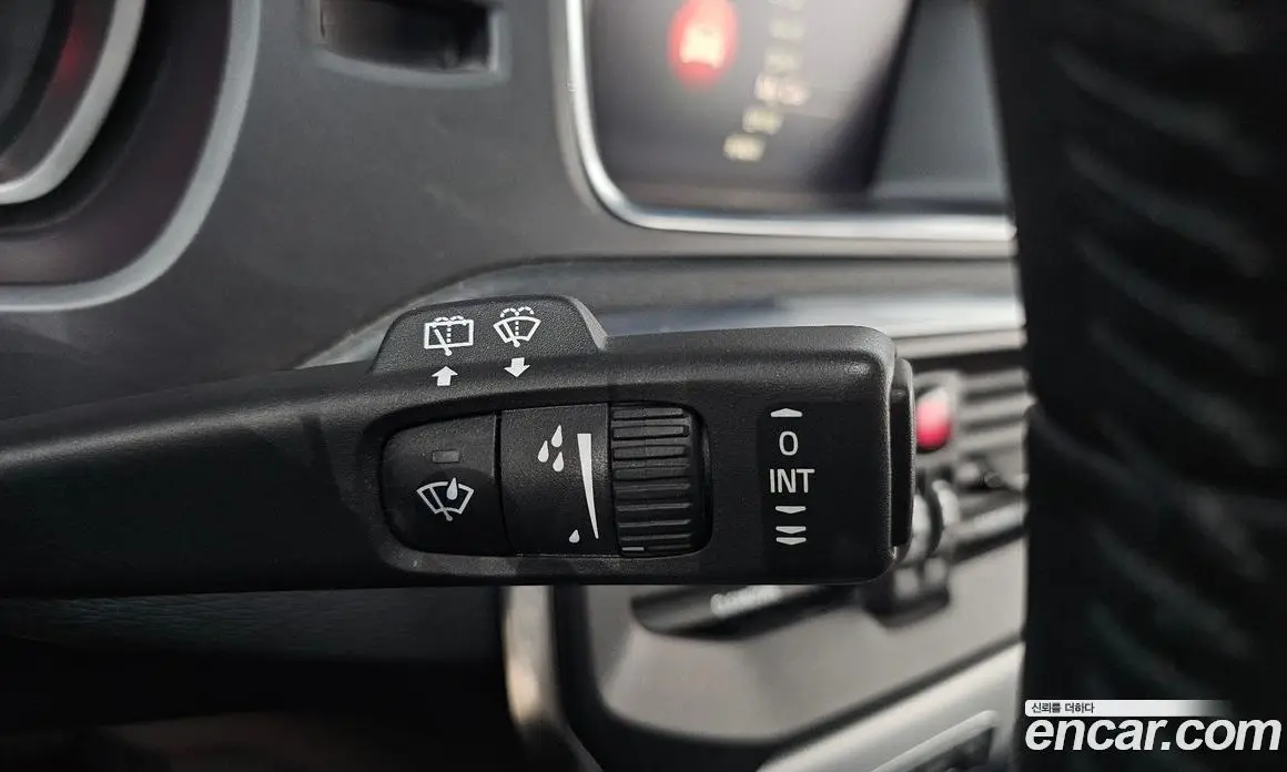 Volvo V40 2019 2.0 автомат (гидро), фото 27