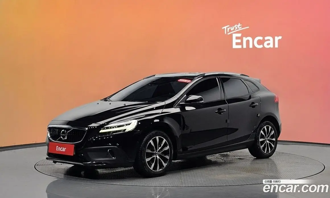 Volvo V40 2019 2.0 автомат (гидро), фото 33