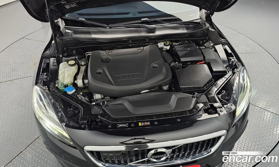 Volvo V40 2019 2.0 автомат (гидро), фото 5