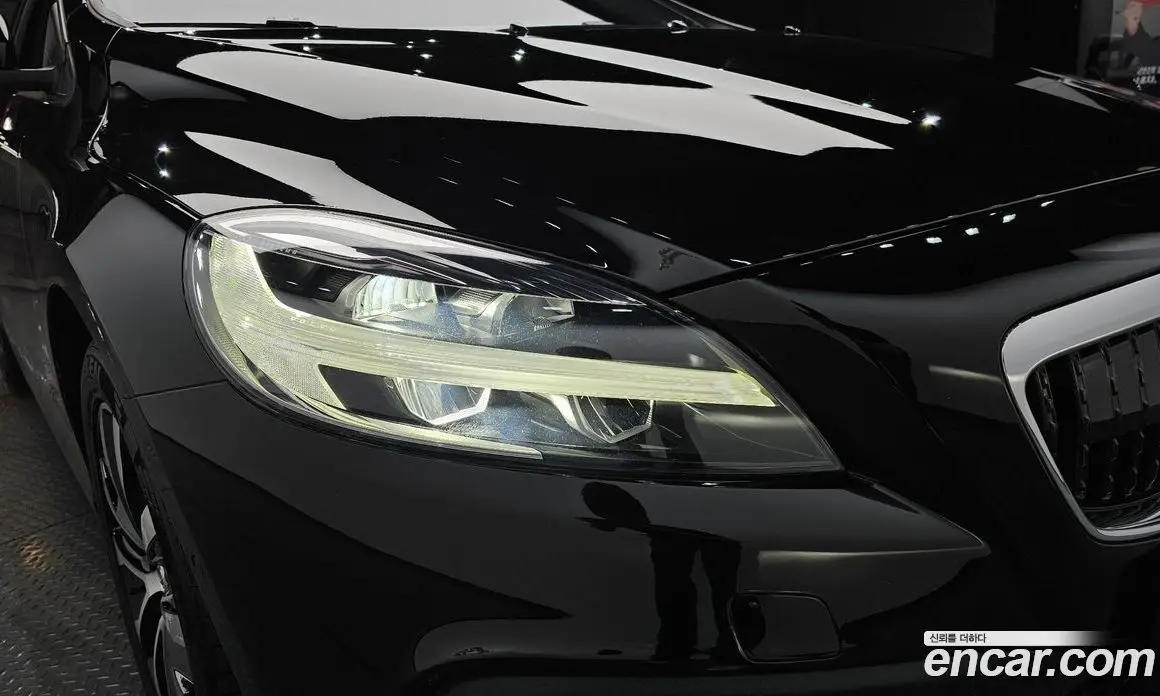 Volvo V40 2019 2.0 автомат (гидро), фото 7