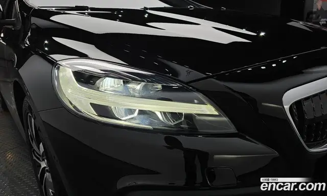 Volvo V40 2019 2.0 автомат (гидро), миниатюра 7