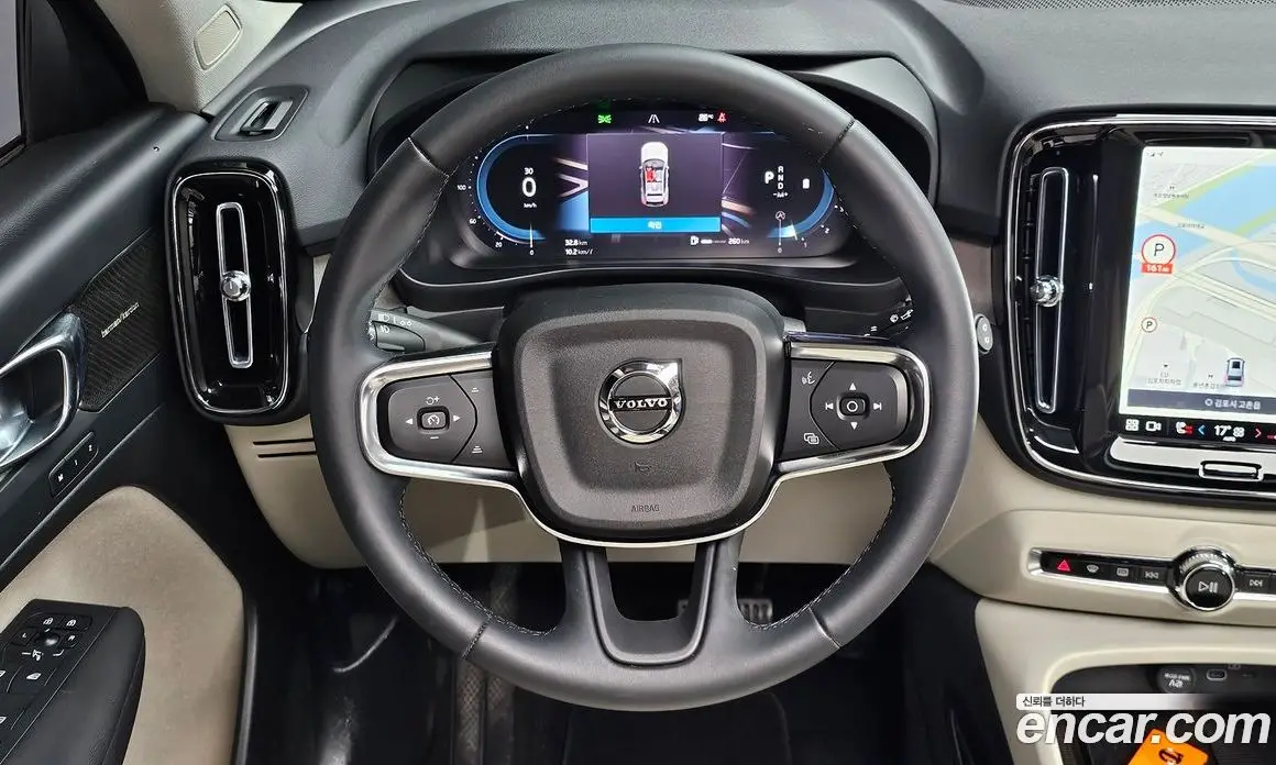Volvo XC40 2023 2.0 автомат (гидро), фото 13