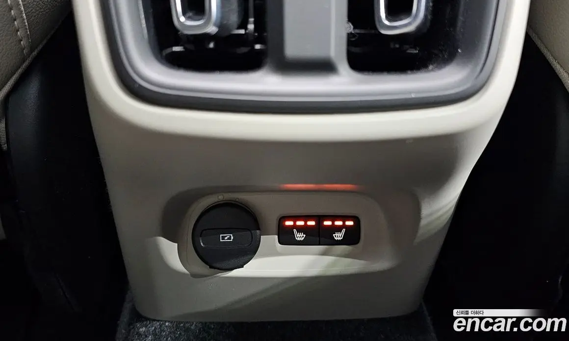 Volvo XC40 2023 2.0 автомат (гидро), фото 19