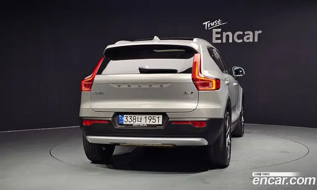 Volvo XC40 2023 2.0 автомат (гидро), миниатюра 4