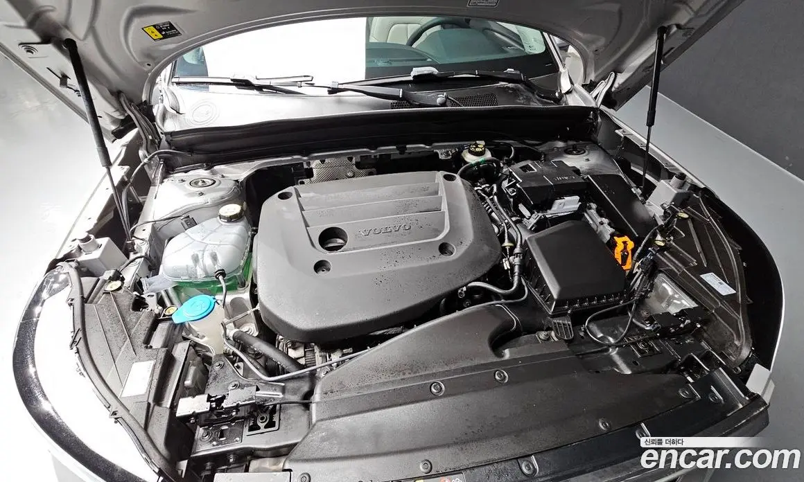 Volvo XC40 2023 2.0 автомат (гидро), фото 6