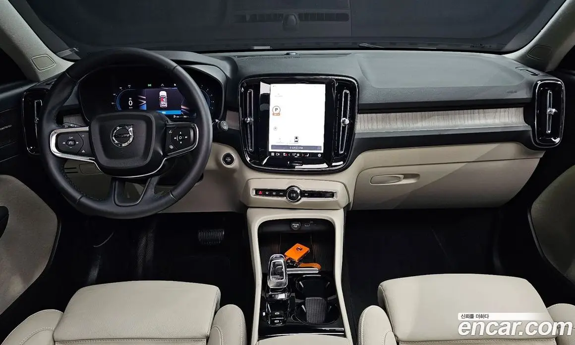 Volvo XC40 2023 2.0 автомат (гидро), фото 7