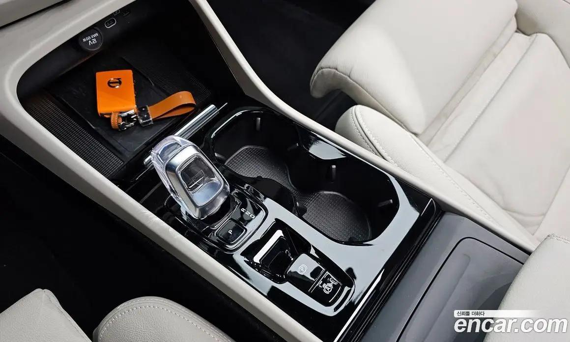 Volvo XC40 2023 2.0 автомат (гидро), фото 9