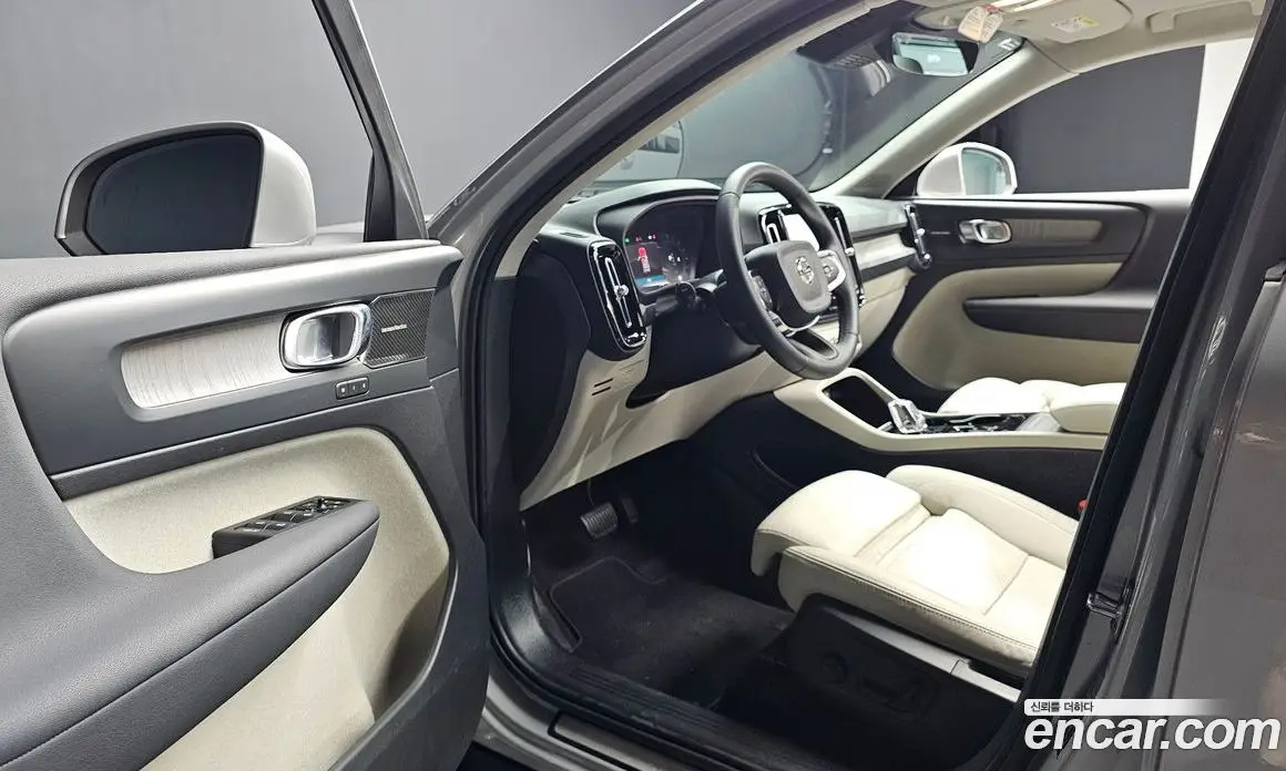 Volvo XC40 2023 2.0 автомат (гидро), фото 10