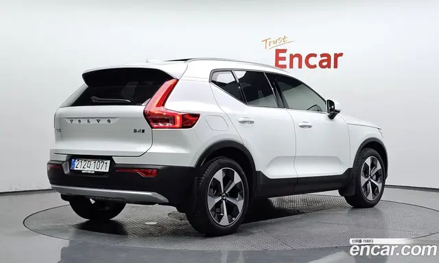 Volvo XC40 2025 2.0 автомат (гидро), миниатюра 2