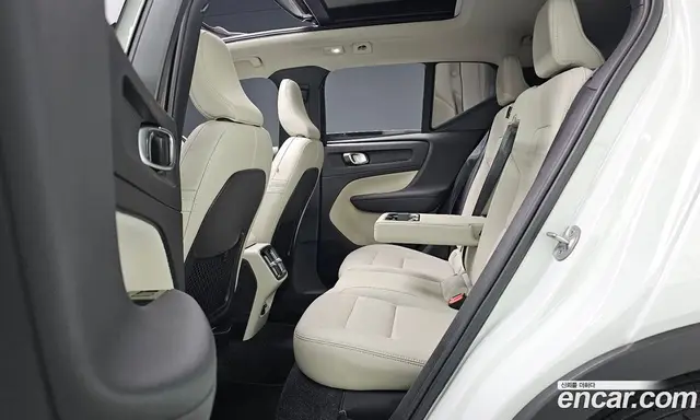 Volvo XC40 2025 2.0 автомат (гидро), миниатюра 11