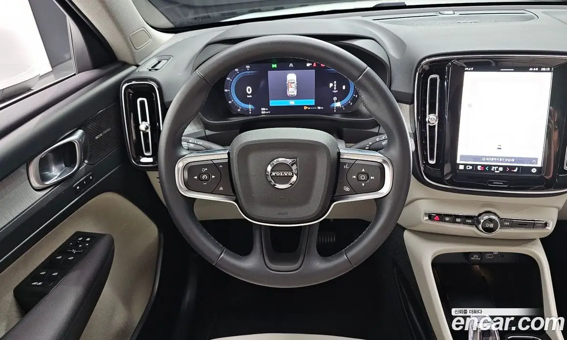 Volvo XC40 2025 2.0 автомат (гидро), фото 12