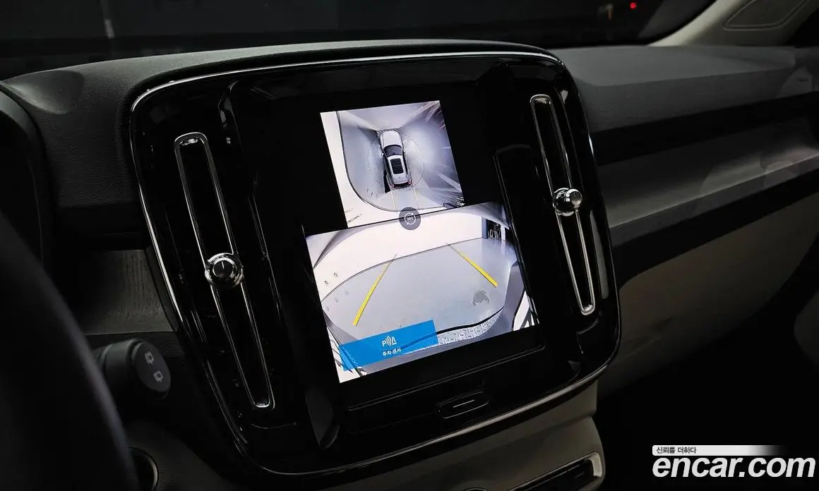 Volvo XC40 2025 2.0 автомат (гидро), фото 14