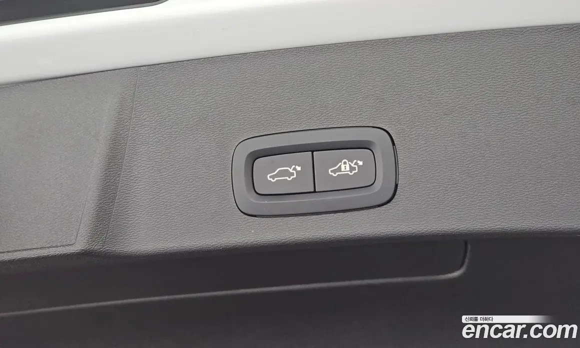 Volvo XC40 2025 2.0 автомат (гидро), фото 19