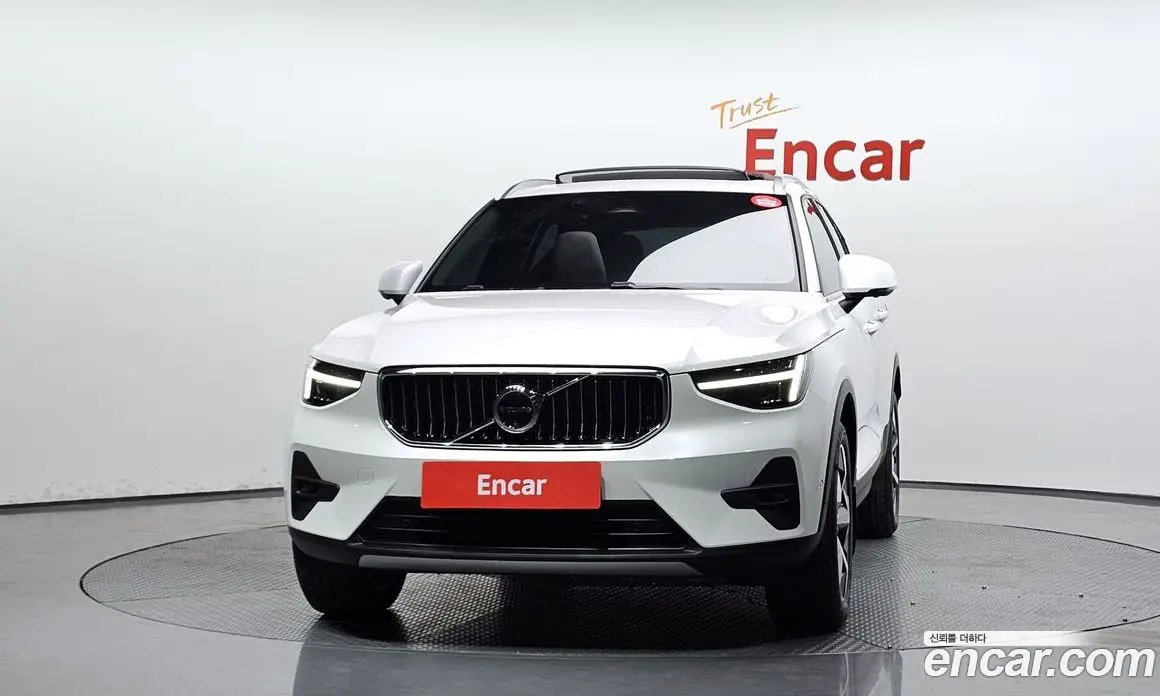 Volvo XC40 2025 2.0 автомат (гидро), фото 3