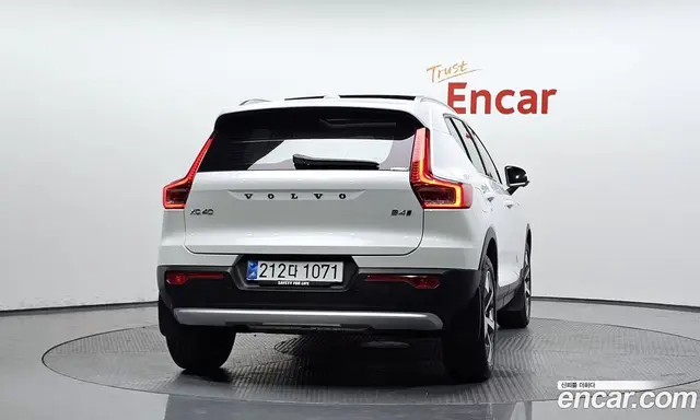 Volvo XC40 2025 2.0 автомат (гидро), миниатюра 4
