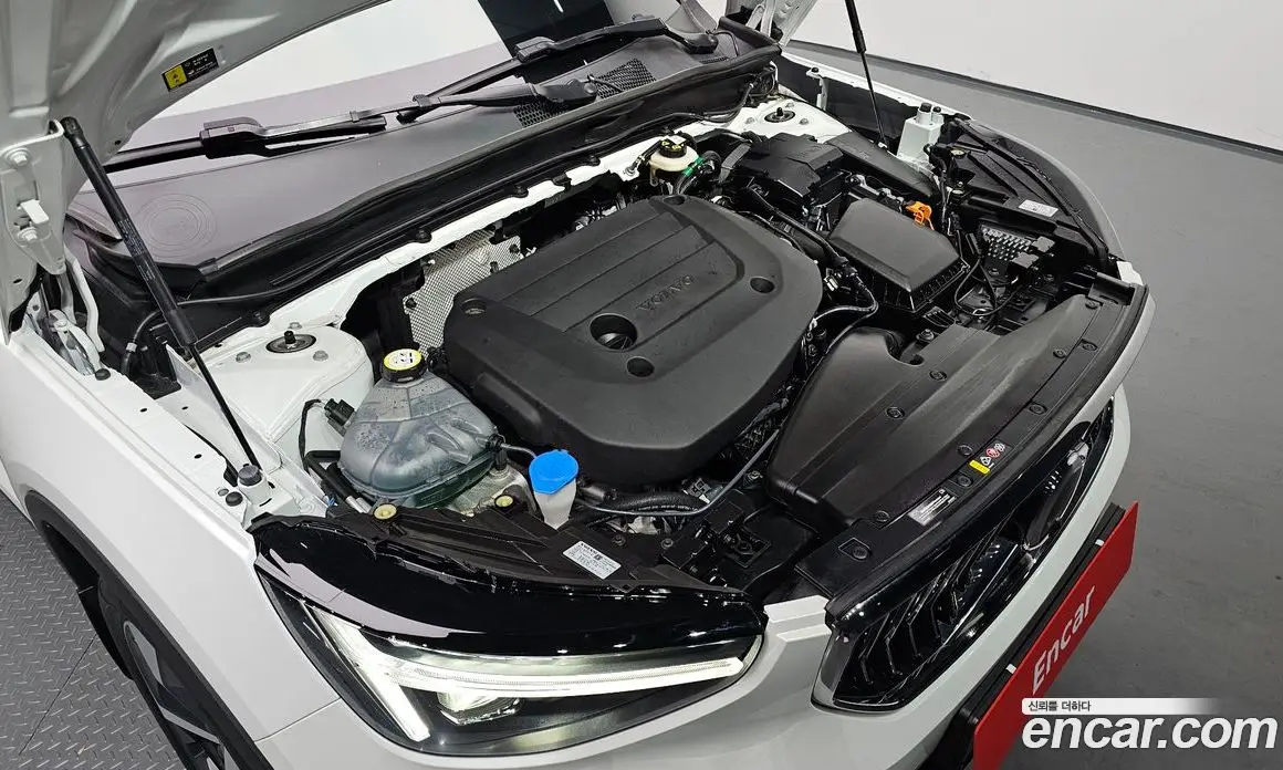 Volvo XC40 2025 2.0 автомат (гидро), фото 6