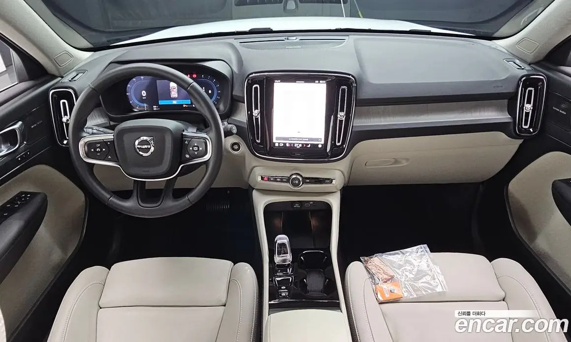 Volvo XC40 2025 2.0 автомат (гидро), фото 7