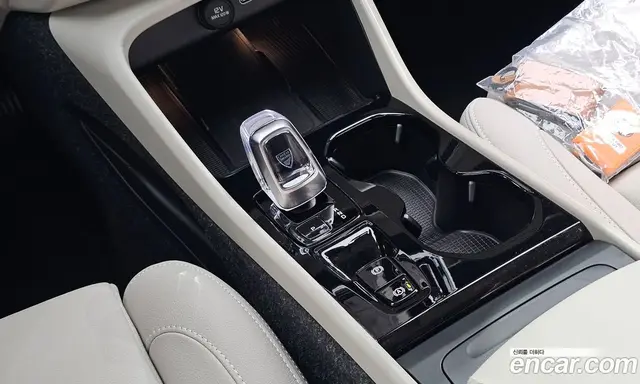 Volvo XC40 2025 2.0 автомат (гидро), миниатюра 9